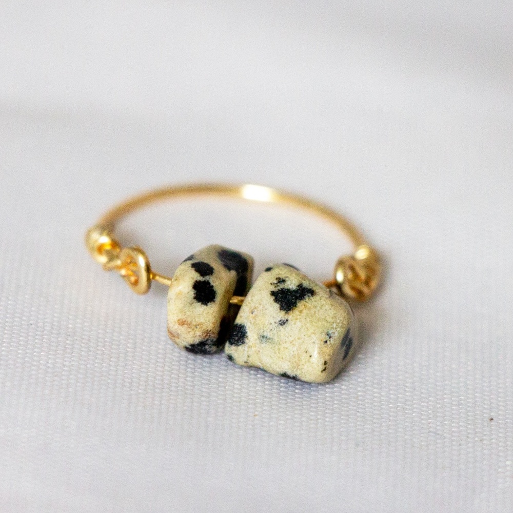 Double Leapard Pointstone Gold Ring